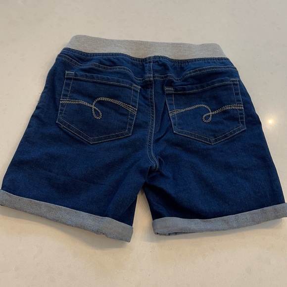 Girls shorts - Picture 4 of 5